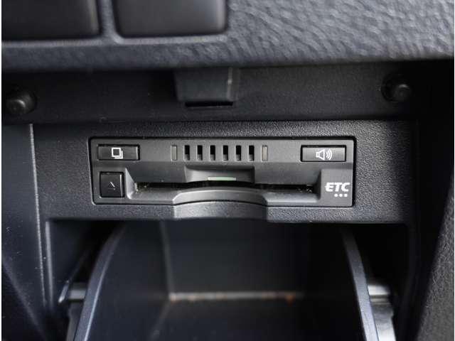 アルファード ２．５Ｓ　Ａパッケージ　７名乗り　後席モニター　ナビ　地上デジタル　アルミホイール　ナビＴＶ　イモビライザ　ＡＢＳ　キーフリー　ＬＥＤ　横滑り防止機能　クリソナ　オットマン　ＥＴＣ　エアバッグ　クルーズコントロール（13枚目）