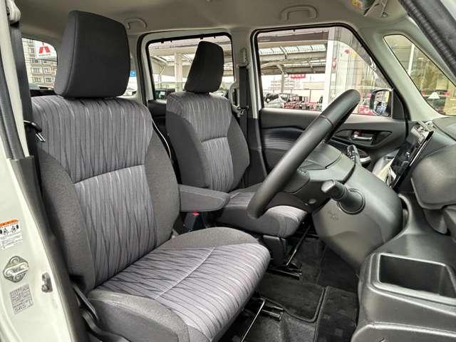 デリカＤ：２ ハイブリッドＭＺ　全方位カメラ付ナビパッケージ　ナビ　全周囲カメラ　ＥＴＣ　シートヒーター　前席シートヒーター　ＬＥＤヘッドランプ　オートクルーズコントロール　フルセグテレビ　全方位　ＥＴＣ　アイドリングストップ　両側パワースライドドア　ＤＶＤ（8枚目）