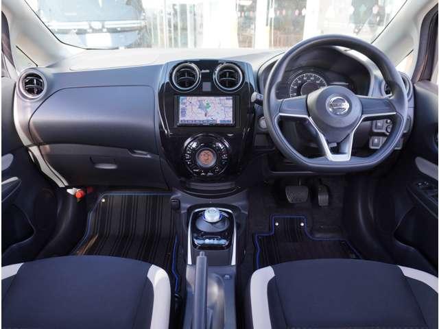 �C���p�l���̉摜�ƂȂ�܂��B�ԗ��]���؂ɂă_�b�V���{�[�h�̂�ՂȂǁA�O���[�U�[�l���i�r�܂����[�_�[�Ȃǎ��t������Ă����ԗ����������܂��B�]���؂ɂĂ��m�F���������Ԋm�F�������߂����Ē����܂��B