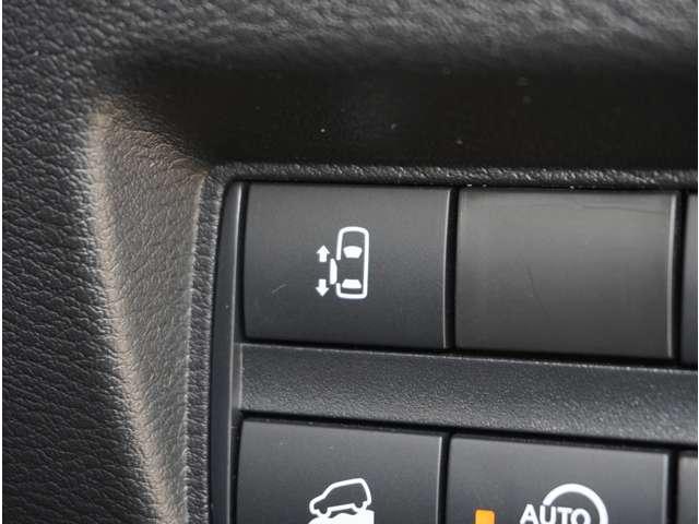 �y�d���X���C�h�h�A�z�{�^�������������ŃX���C�h�h�A�̊J���\�B�������L�[����̑�����\�B���q�l������Ă��鎞�E���肢���ς��̉ו��������Ă鎞�Ȃǔ��ɖ𗧂��܂��B