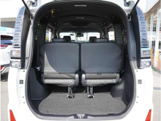 ヴォクシー ハイブリッドZS 煌II 7人乗り フリップダウンモニター ナビ ヘッドライトLED スマートキー&プッシュスタート アルミ シートヒータ 点検記録簿 メモリーナビゲーション 盗難防止装置 フルセグTV ウォークスルー AUX(12枚目)