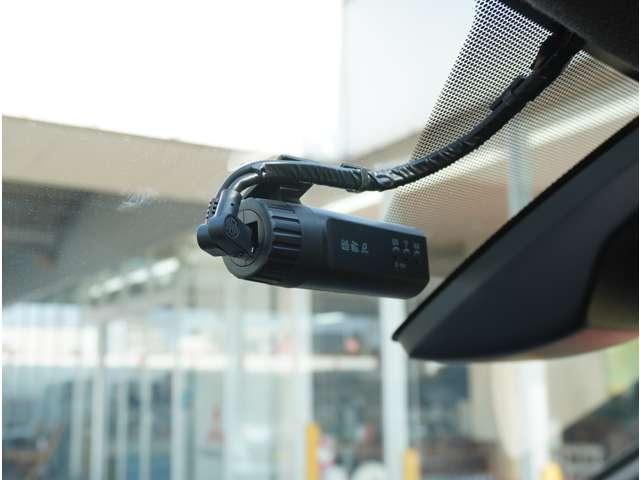 ヴォクシー ハイブリッドZS 煌II 7人乗り フリップダウンモニター ナビ ヘッドライトLED スマートキー&プッシュスタート アルミ シートヒータ 点検記録簿 メモリーナビゲーション 盗難防止装置 フルセグTV ウォークスルー AUX(17枚目)