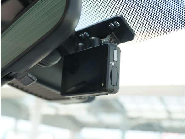 �y�h���C�u���R�[�_�[�z���S�E���S�ȃJ�[���C�t�ɕK�{�̃h���C�u���R�[�_�[�𑕔��B������^�]�⎖�̂ɑ��������ۂ̏󋵂��f���ŋL�^���A����̃��X�N�ɔ����܂��B