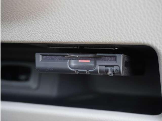 ｅＫスペース Ｇセーフティ　プラスエディション　三菱認定保証　全方位バックカメラ　エアコン　バックモニター　インテリキー　ＤＶＤ　横滑り防止装置　アイドリングストップ　シートヒーター　フルセグ　ＥＴＣ　ベンチシート　ＦＣＭ（12枚目）