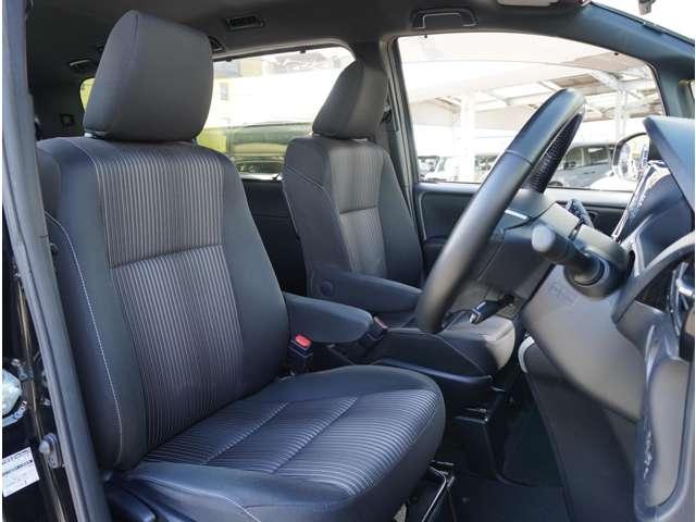 ヴォクシー ＺＳ　煌ＩＩ　三菱認定保証　バックカメラ　ＥＴＣ　コーナーセンサ　スマートキープッシュスタート　両側パワ－スライドドア　バックモニタ　記録簿付き　ＥＴＣ車載器　サイドエアバッグ　セキュリティアラーム　ＡＵＸ　ＶＳＣ（8枚目）