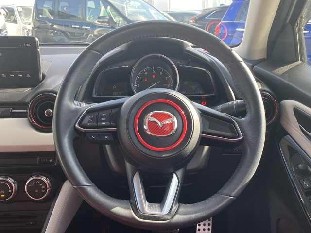 デミオ １３Ｓノーブルクリムゾン　三菱認定保証　純正ナビ　バックカメラ　アルミホイール　フルセグ　エアバック　メモリーナビ　ＤＶＤ再生　衝突被害軽減システム　キーレス　ナビＴＶ　スマートキー　ＬＥＤヘッドランプ　アイドリングストップ（3枚目）