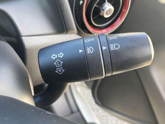 デミオ １３Ｓノーブルクリムゾン　三菱認定保証　純正ナビ　バックカメラ　アルミホイール　フルセグ　エアバック　メモリーナビ　ＤＶＤ再生　衝突被害軽減システム　キーレス　ナビＴＶ　スマートキー　ＬＥＤヘッドランプ　アイドリングストップ（12枚目）