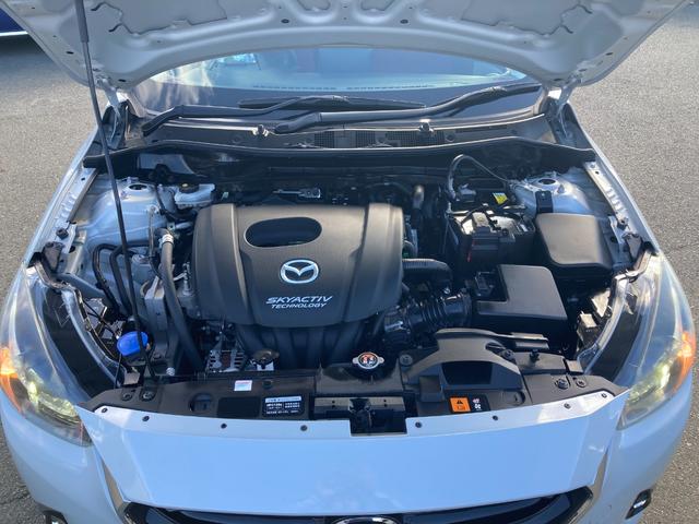 デミオ １３Ｓノーブルクリムゾン　三菱認定保証　純正ナビ　バックカメラ　アルミホイール　フルセグ　エアバック　メモリーナビ　ＤＶＤ再生　衝突被害軽減システム　キーレス　ナビＴＶ　スマートキー　ＬＥＤヘッドランプ　アイドリングストップ（77枚目）