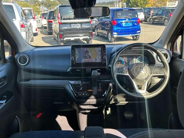 ｅＫクロス Ｔ　三菱認定保証　純正９インチナビ　ターボ　前後ソナー　前席シートヒーター　ナビＴＶ　インテリキー　ターボ　盗難防止装置　ベンチシート　ＡＢＳ　カーテンエアバック　オートエアコン　横滑り防止装置　アルミ（3枚目）