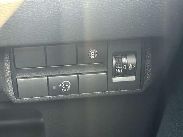 ｅＫクロス Ｔ　三菱認定保証　純正９インチナビ　ターボ　前後ソナー　前席シートヒーター　ナビＴＶ　インテリキー　ターボ　盗難防止装置　ベンチシート　ＡＢＳ　カーテンエアバック　オートエアコン　横滑り防止装置　アルミ（20枚目）