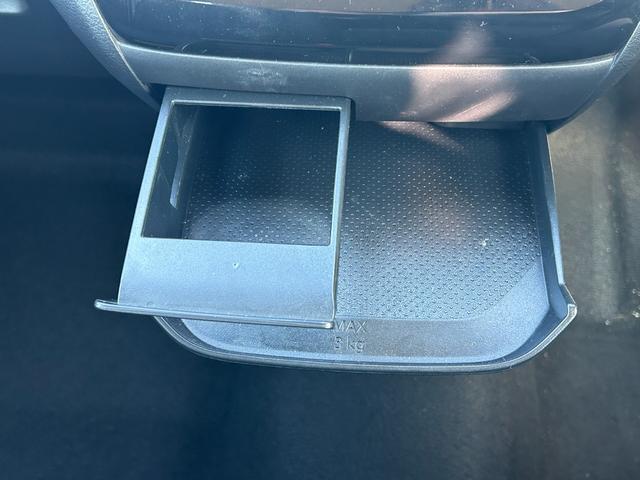 ｅＫクロス Ｔ　三菱認定保証　純正９インチナビ　ターボ　前後ソナー　前席シートヒーター　ナビＴＶ　インテリキー　ターボ　盗難防止装置　ベンチシート　ＡＢＳ　カーテンエアバック　オートエアコン　横滑り防止装置　アルミ（24枚目）