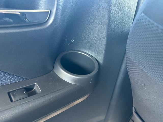 ｅＫクロス Ｔ　三菱認定保証　純正９インチナビ　ターボ　前後ソナー　前席シートヒーター　ナビＴＶ　インテリキー　ターボ　盗難防止装置　ベンチシート　ＡＢＳ　カーテンエアバック　オートエアコン　横滑り防止装置　アルミ（28枚目）