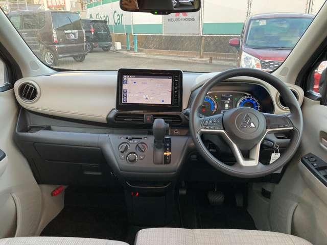 ｅＫワゴン Ｍ　三菱認定保証プレミアム　純正ナビ　スマートキー　ＤＶＤ再生可　踏み間違い防止アシスト　イモビライザー　ナビＴＶ　パワーウィンドウ　フルセグ　Ｐセンサー　マニュアルエアコン　バックカメラ　ＡＳＣ　ＡＢＳ（3枚目）