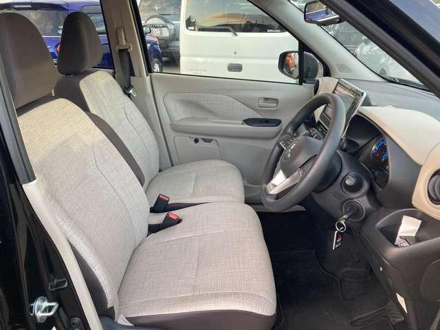 ｅＫワゴン Ｍ　三菱認定保証プレミアム　純正ナビ　スマートキー　ＤＶＤ再生可　踏み間違い防止アシスト　イモビライザー　ナビＴＶ　パワーウィンドウ　フルセグ　Ｐセンサー　マニュアルエアコン　バックカメラ　ＡＳＣ　ＡＢＳ（5枚目）