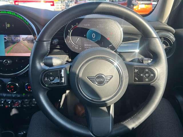ＭＩＮＩ クーパーＳＤ　保証無し　全方位カメラ　コーナーセンサー　クルコン　スマートエントリー　リアビューカメラ　ナビ　盗難防止　パーキングアシスト　横滑り防止装置　アイドリングストップ　インテリジェントＳ　ＥＴＣ付（4枚目）