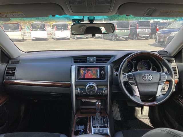 マークＸ プレミアム　三菱認定ＵＣＡＲ保証　フルセグナビ　ＴＶナビ　Ｒカメラ　イモビ　地デジ　電動シート　アルミホイール　キーレス　横滑り防止　オートエアコン　クルーズコントロール　パワステ　ＥＴＣ　ＡＢＳ　メモリーナビ（3枚目）