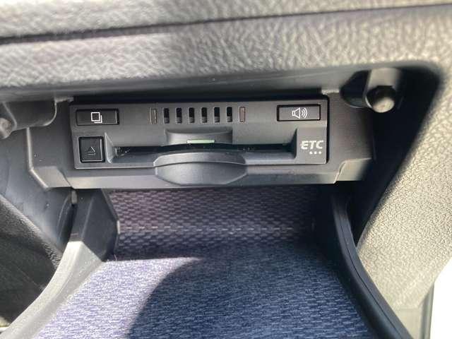 マークＸ プレミアム　三菱認定ＵＣＡＲ保証　フルセグナビ　ＴＶナビ　Ｒカメラ　イモビ　地デジ　電動シート　アルミホイール　キーレス　横滑り防止　オートエアコン　クルーズコントロール　パワステ　ＥＴＣ　ＡＢＳ　メモリーナビ（17枚目）