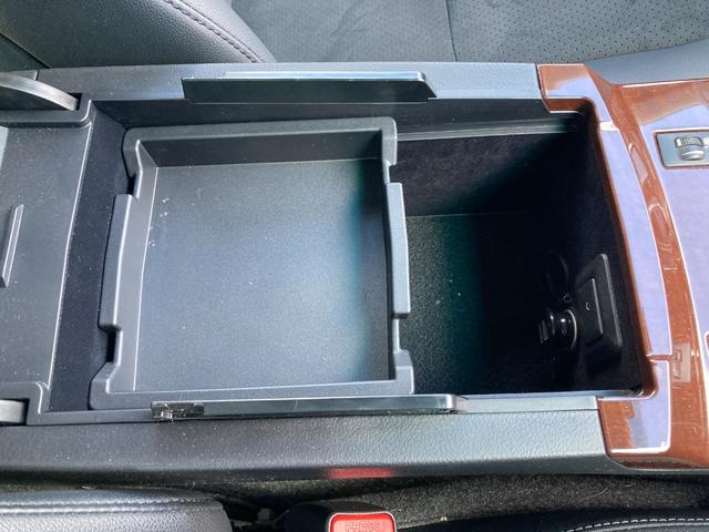 マークＸ プレミアム　三菱認定ＵＣＡＲ保証　フルセグナビ　ＴＶナビ　Ｒカメラ　イモビ　地デジ　電動シート　アルミホイール　キーレス　横滑り防止　オートエアコン　クルーズコントロール　パワステ　ＥＴＣ　ＡＢＳ　メモリーナビ（24枚目）