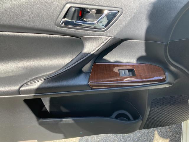 マークＸ プレミアム　三菱認定ＵＣＡＲ保証　フルセグナビ　ＴＶナビ　Ｒカメラ　イモビ　地デジ　電動シート　アルミホイール　キーレス　横滑り防止　オートエアコン　クルーズコントロール　パワステ　ＥＴＣ　ＡＢＳ　メモリーナビ（65枚目）