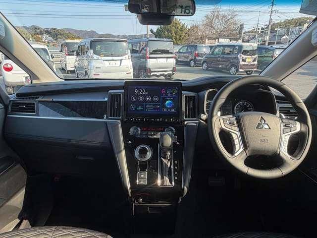 デリカＤ：５ アーバンギア　Ｇ　三菱認定ＵＣＡＲ保証　ワンオーナー　ＥＴＣ車載器　地デジ　盗難防止装置　クルコン　横滑り防止装置　バックカメラ　衝突軽減ブレーキ　アイドリングストップ　スマートキー　ナビＴＶ　４ＷＤ　エアバッグ（3枚目）