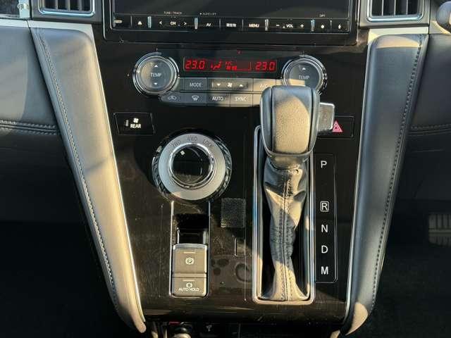 デリカＤ：５ アーバンギア　Ｇ　三菱認定ＵＣＡＲ保証　ワンオーナー　ＥＴＣ車載器　地デジ　盗難防止装置　クルコン　横滑り防止装置　バックカメラ　衝突軽減ブレーキ　アイドリングストップ　スマートキー　ナビＴＶ　４ＷＤ　エアバッグ（9枚目）