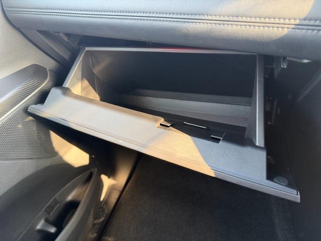 デリカＤ：５ アーバンギア　Ｇ　三菱認定ＵＣＡＲ保証　ワンオーナー　ＥＴＣ車載器　地デジ　盗難防止装置　クルコン　横滑り防止装置　バックカメラ　衝突軽減ブレーキ　アイドリングストップ　スマートキー　ナビＴＶ　４ＷＤ　エアバッグ（27枚目）