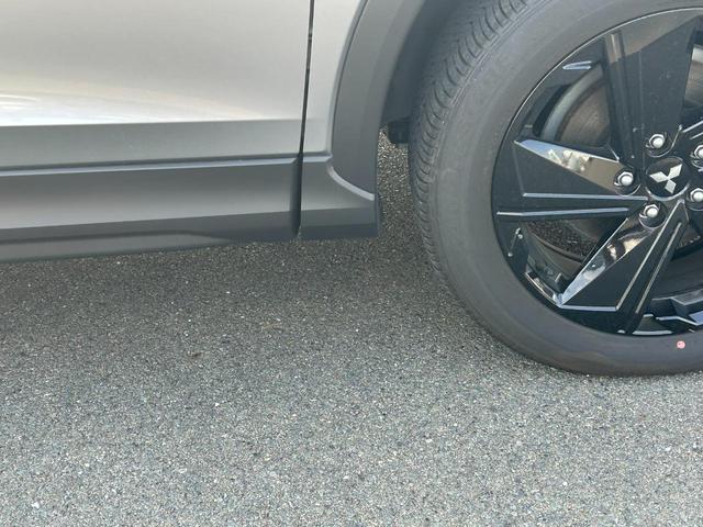 エクリプスクロスＰＨＥＶ ブラックエディション　三菱認定プレミアム保証　フルセグナビ　地デジ　衝突軽減　クルーズコントロール　フルオートエアコン　電動Ｒゲート　サイドエアバッグ　運転席パワーシート　スマートキー　４ＷＤ　シートヒーター　ＥＴＣ（33枚目）