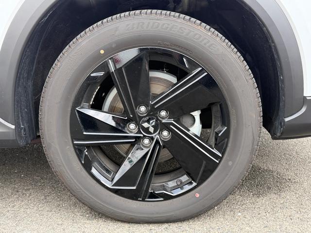 エクリプスクロスPHEV ブラックエディション 三菱認定プレミアム保証 フルセグナビ 地デジ 衝突軽減 クルーズコントロール フルオートエアコン 電動Rゲート サイドエアバッグ 運転席パワーシート スマートキー 4WD シートヒーター ETC(23枚目)