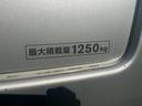 ロングＤＸ　ワンセグナビ　バックカメラ　ＥＴＣ付　ブレーキサポート　メモリナビ　両側スライドＤ　ワンオ－ナ－車　整備記録簿　ＤＶＤ再生可能　キーレスリモコン　パワーウインド　横滑り防止装置　ワンセグ　ＥＴＣ車載器（76枚目）