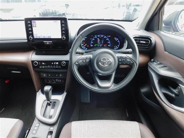 ヤリスクロス ハイブリッドＺ　Ｒカメラ　キーフリー　ヘッドライトＬＥＤ　運転席パワーシート　クルーズコントロール　アルミホイール　パワーステアリング　オートエアコン　盗難防止装置　ドライブレコーダー　ＥＴＣ　エアバッグ　ＡＢＳ（4枚目）