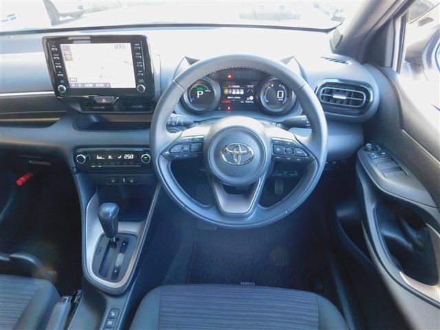 ヤリス ハイブリッドZ PCS 整備記録簿 DVD 地デジ Bカメラ ドラレコ付 LEDランプ スマキー ETC付き テレビ メディアプレイヤー接続 VSC パワステ 1オナ車 クルコン カーテンエアバック キーフリー(4枚目)