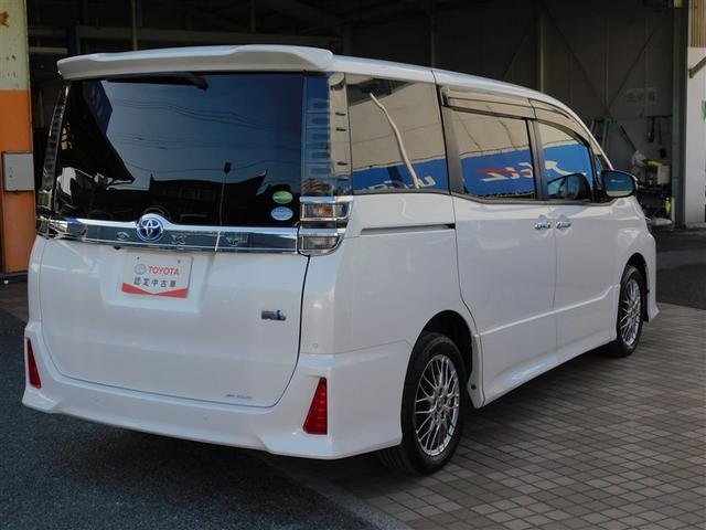 ヴォクシー ハイブリッドＺＳ　煌ＩＩＩ　ドライブレコーダ　地デジＴＶ　リヤカメラ　Ｗエアコン　スマートキー　ミュージックプレイヤー接続可　ＤＶＤ再生可　クルコン　ＶＳＣ　キーレス　アルミホイール　ナビ＆ＴＶ　ＬＥＤヘッドランプ　ＥＴＣ（3枚目）