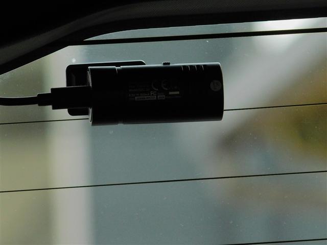 �����J����