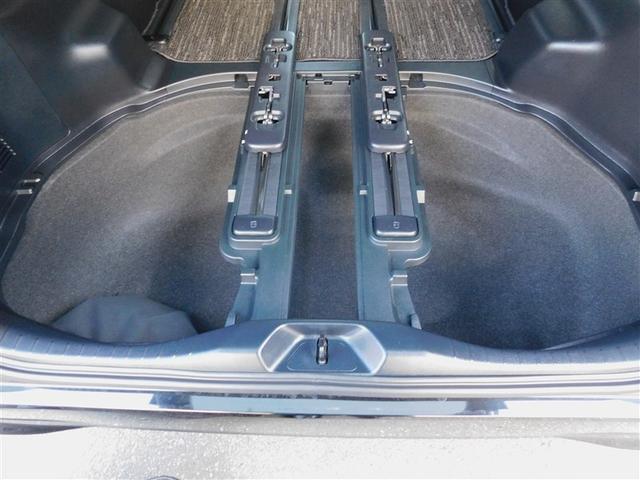 �������[