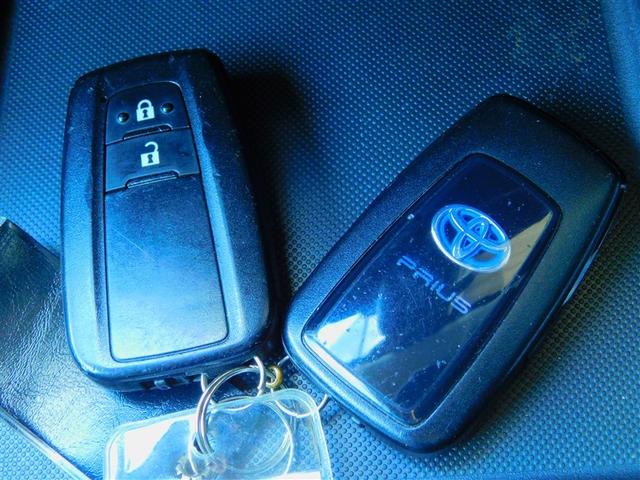 プリウス Ｓツーリングセレクション・ブラックエディション　衝突軽減ブレーキ　ドライブレコーダ　ＬＥＤライト　ＡＣ１００Ｖ電源　フルセグテレビ　ＡＣ　バックガイドモニター　ＥＴＣ装備　イモビ　スマ－トキ－　横滑り防止　ミュージックプレイヤー接続可　ＴＶ　ＡＢＳ（24枚目）