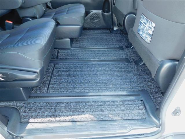 ヴォクシー ＺＳ　煌　アイドルストップ　リアカメラ　Ｗエアコン　１オーナー　地デジＴＶ　３列　ＬＥＤライト　アルミホイール　オートエアコン　ＤＶＤ視聴可能　ＥＴＣ　ウォークスルー　エアバック　盗難防止装置　メモリーナビ（9枚目）