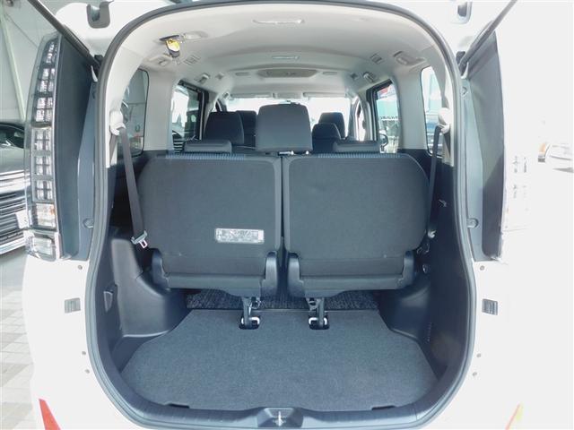 ヴォクシー ＺＳ　煌　アイドルストップ　リアカメラ　Ｗエアコン　１オーナー　地デジＴＶ　３列　ＬＥＤライト　アルミホイール　オートエアコン　ＤＶＤ視聴可能　ＥＴＣ　ウォークスルー　エアバック　盗難防止装置　メモリーナビ（11枚目）