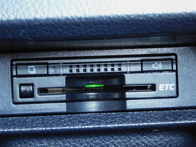 ヴォクシー ＺＳ　煌　アイドルストップ　リアカメラ　Ｗエアコン　１オーナー　地デジＴＶ　３列　ＬＥＤライト　アルミホイール　オートエアコン　ＤＶＤ視聴可能　ＥＴＣ　ウォークスルー　エアバック　盗難防止装置　メモリーナビ（18枚目）