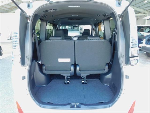 ヴォクシー ハイブリッドＺＳ　煌ＩＩ　３列シ－ト　キーフリー　ＥＴＣ車載器　ドラレコ付き　ウォークスルー　フルセグテレビ　ＬＥＤヘッドライト　デュアルエアコン　スマートキー　定期点検記録簿　ＡＵＸ　アルミ　メモリーナビゲーション　クルコン（8枚目）