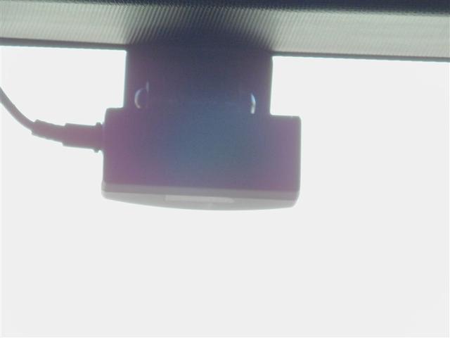 ヴォクシー ハイブリッドＺＳ　煌ＩＩ　３列シ－ト　キーフリー　ＥＴＣ車載器　ドラレコ付き　ウォークスルー　フルセグテレビ　ＬＥＤヘッドライト　デュアルエアコン　スマートキー　定期点検記録簿　ＡＵＸ　アルミ　メモリーナビゲーション　クルコン（17枚目）