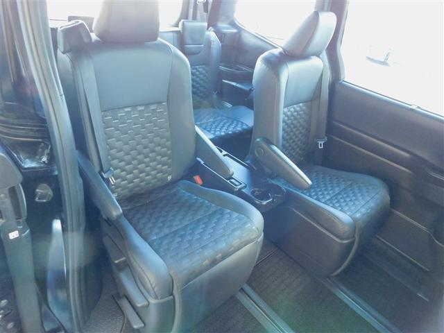 ヴォクシー ハイブリッドＳ－Ｚ　ブレーキサポート　横滑防止　ＬＥＤランプ　地デジ　インテリキー　カーテンエアバック　ＤＶＤプレーヤー　Ｒカメラ　エアバッグ　アクティブクルーズコントロール　Ｗエアコン　ＡＢＳ　フルオートエアコン　ＰＳ（8枚目）