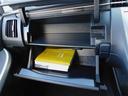 助手席側のワイドな収納スペース