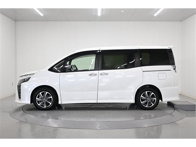 ヴォクシー ＺＳ　煌　両側自動ドア　リヤカメラ　ＤＶＤ再生可　地デジＴＶ　ＥＳＣ　プッシュスタートスマートキー　Ｗエアバッグ　パワーウィンドウ　ＬＥＤライト　キーレスエントリー　エアコン　メモリーナビゲーション　盗難防止（4枚目）