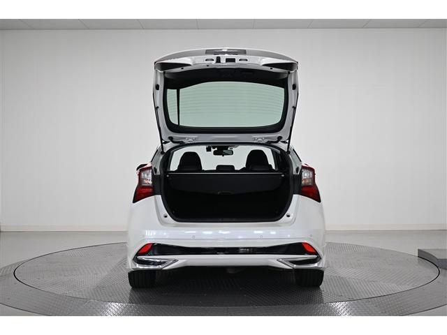 プリウス Ｓツーリングセレクション　インテリキー　地デジ　リアカメラ　ＬＥＤヘッドライト　セキュリティー　寒冷地仕様車　クルコン　オートエアコン　デュアルエアバッグ　ＥＳＣ　ＤＶＤ　フルタイム４ＷＤ　メモリーナビゲーション　ＥＴＣ車載器（5枚目）