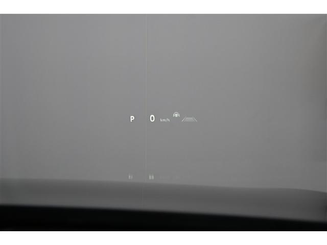 クラウンクロスオーバー Gアドバンスド 衝突軽減装置 フルセグテレビ クルコン 横滑防止装置 LEDヘッドライト 記録簿 Bカメラ 元試乗車 Pシート ETC オートエアコン AC100V電源 エアバッグ 4WD キーレス 盗難防止装置(13枚目)