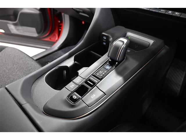 クラウンクロスオーバー Gアドバンスド 衝突軽減装置 フルセグテレビ クルコン 横滑防止装置 LEDヘッドライト 記録簿 Bカメラ 元試乗車 Pシート ETC オートエアコン AC100V電源 エアバッグ 4WD キーレス 盗難防止装置(16枚目)