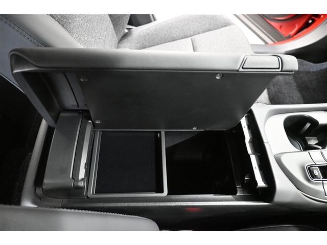 クラウンクロスオーバー Gアドバンスド 衝突軽減装置 フルセグテレビ クルコン 横滑防止装置 LEDヘッドライト 記録簿 Bカメラ 元試乗車 Pシート ETC オートエアコン AC100V電源 エアバッグ 4WD キーレス 盗難防止装置(23枚目)