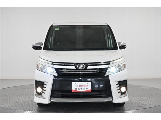 ヴォクシー ZS 煌 地上デジタル 両側パワードア アイドリングストップ車 パワーウィンド 横滑防止 DVD可 盗難防止装置 スマートエントリー Bカメラ LEDヘッドライト メモリーナビ 3列シート ダブルエアコン AW(2枚目)