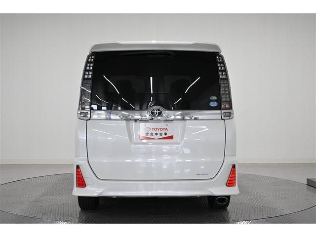ヴォクシー ZS 煌 地上デジタル 両側パワードア アイドリングストップ車 パワーウィンド 横滑防止 DVD可 盗難防止装置 スマートエントリー Bカメラ LEDヘッドライト メモリーナビ 3列シート ダブルエアコン AW(3枚目)
