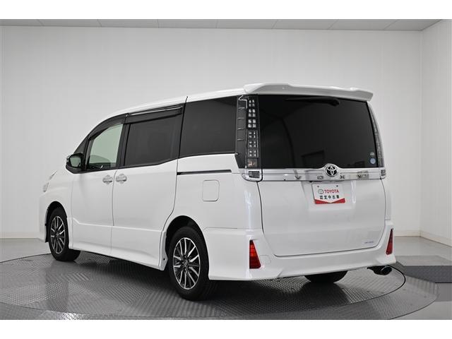 ヴォクシー ZS 煌 地上デジタル 両側パワードア アイドリングストップ車 パワーウィンド 横滑防止 DVD可 盗難防止装置 スマートエントリー Bカメラ LEDヘッドライト メモリーナビ 3列シート ダブルエアコン AW(5枚目)